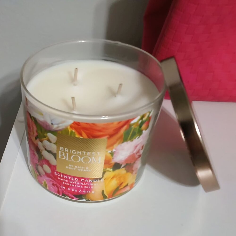 Bath and body Works brightest bloom gift bag set with goodies - Picture 10 of 16